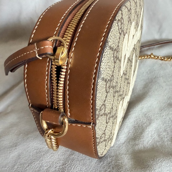 Gucci Beige and Brown Crossbody with Gold Chain - Picture 2 of 8